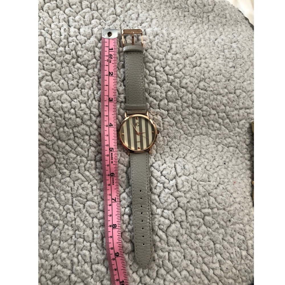 Decorative Watch - Picture 3 of 3